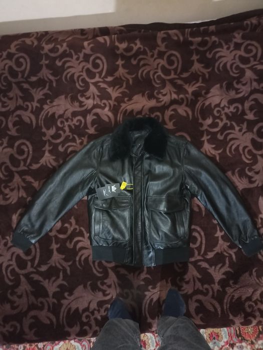Мужской кожаная куртка.
