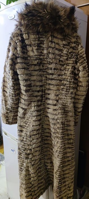 Палто от естествена кожа.