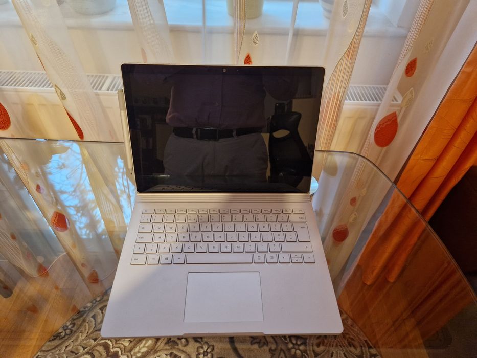 Microsoft Surface book 2 - 13 inch- Laptop 2 în 1 - i7 - touchscreen