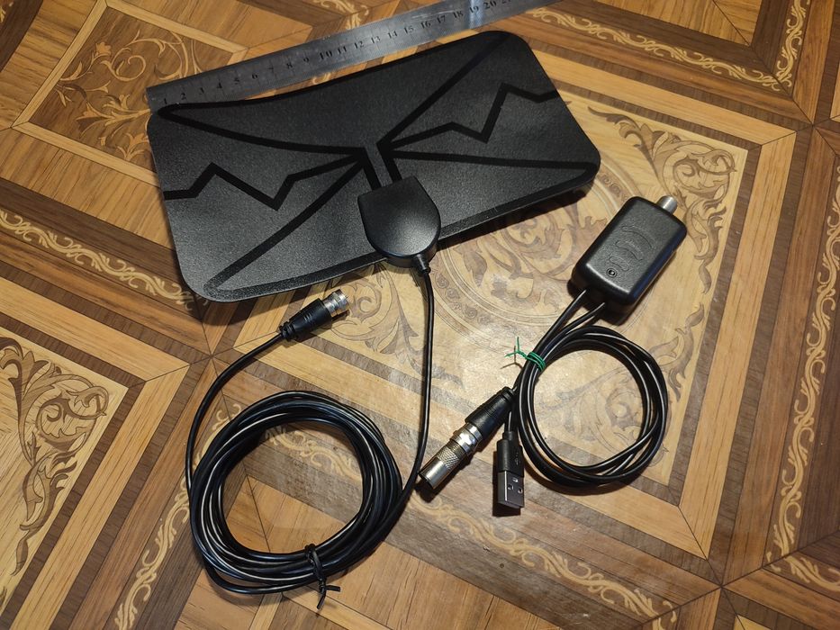 Антенна внутренняя DVB-T2 (для цифрового ТВ) с усилителем