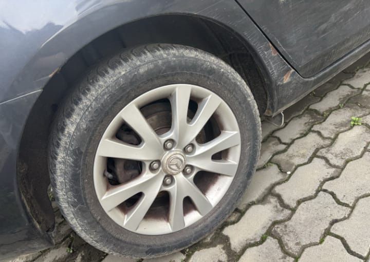 Mazda 3.    2006