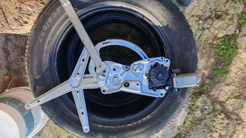 Десен стъклоповдигач за БМВ Е36