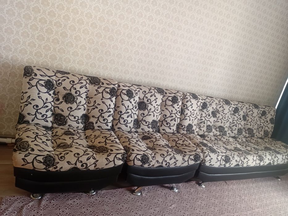 Диван в хорошом состоянии