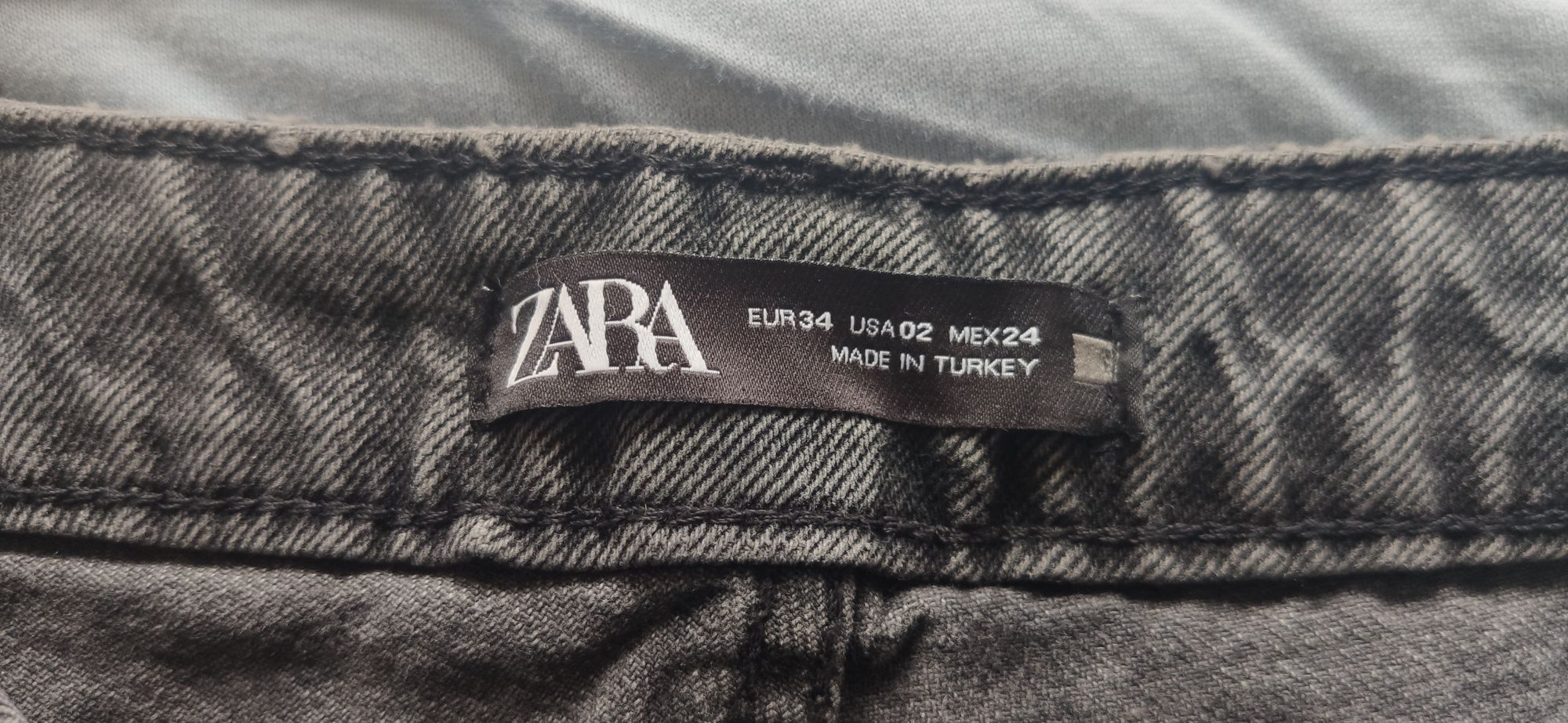 Чисто нови дънки Zara