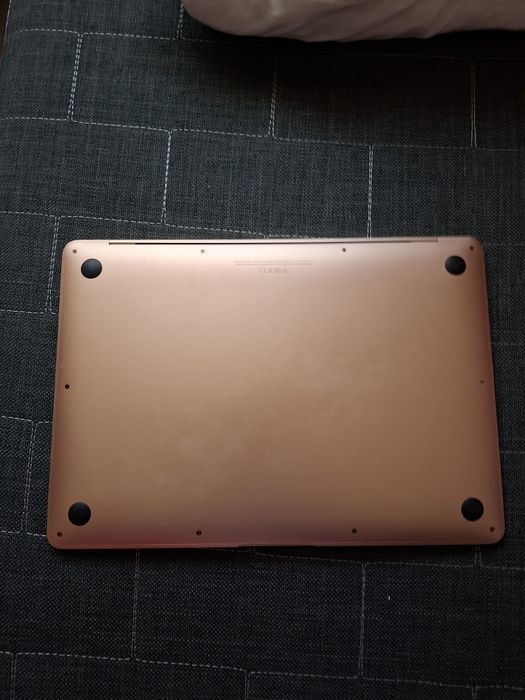 MacBook Air 2020 ,Apple M1 ,256GB,8GB RAM  ATENTIE,CITITI ANUNTUL!