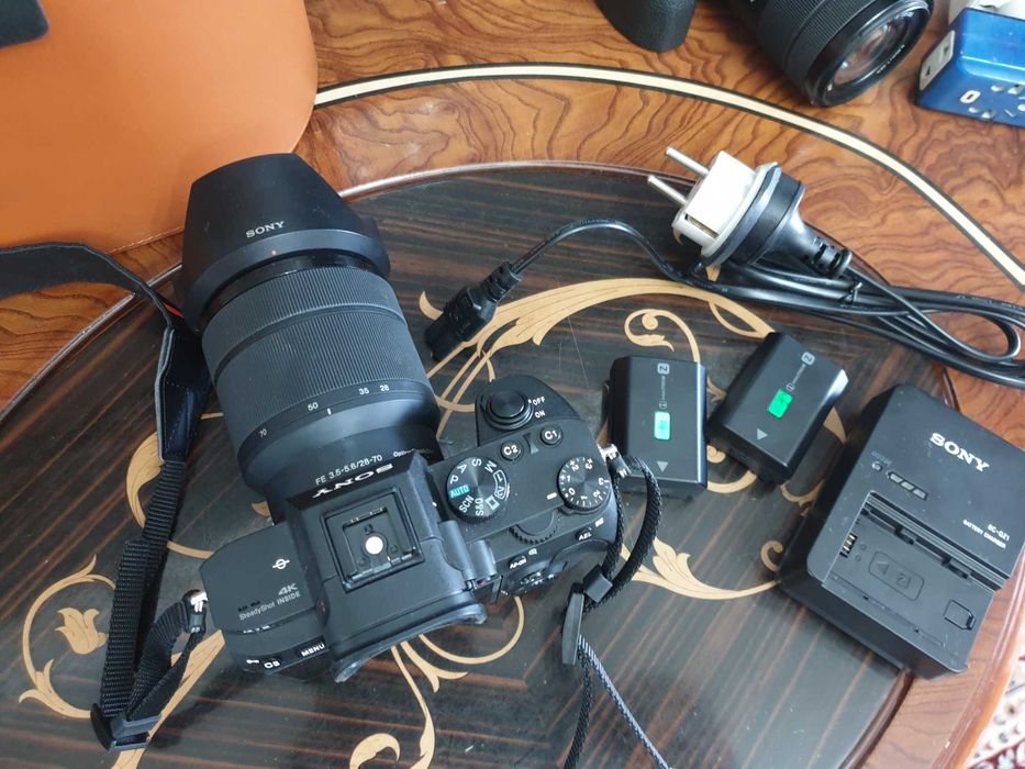 Продам Сони 7 марк3 с китовым обьективом Пробег 3кадр