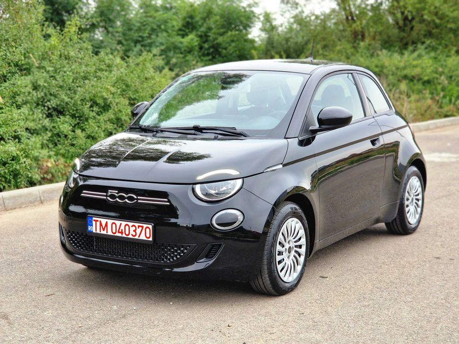 Fiat 500E Action