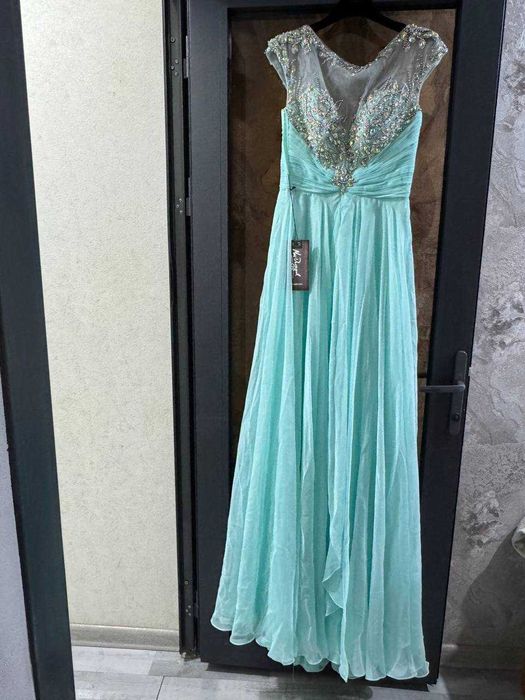 Женская одежда вечерние платья