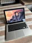 Laptop Macbook cu incarcator
