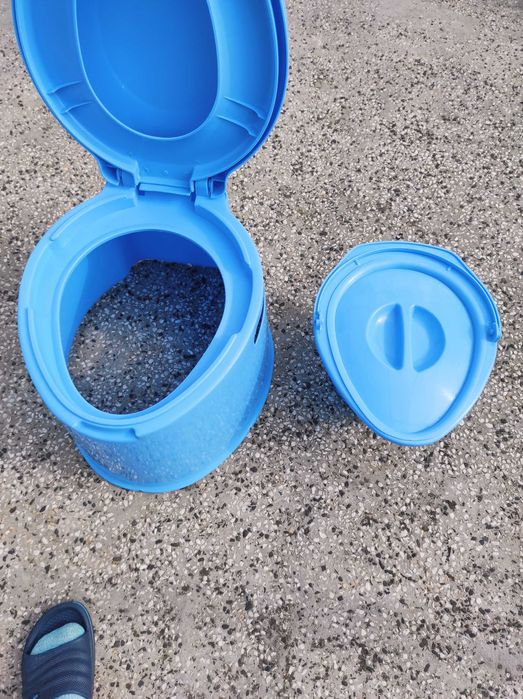 Преносима, подвижна тоалетна