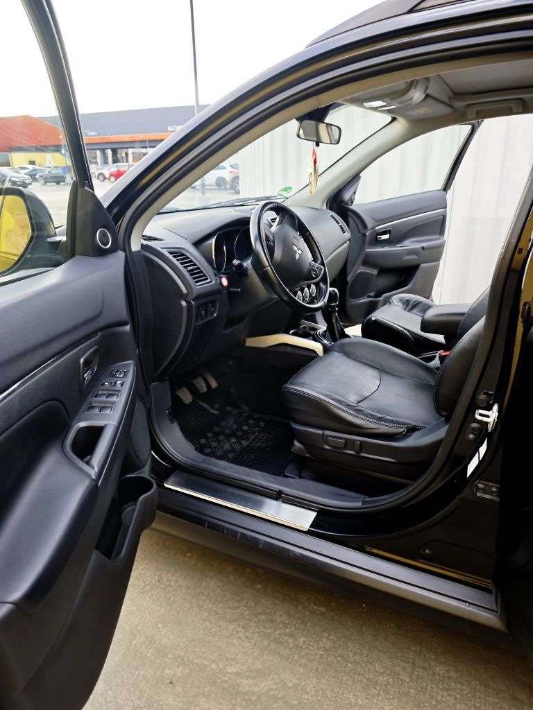 Vând Mitsubishi ASX 1.8 DI-D 4WD