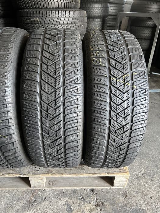 4 anvelope de iarna 235/65/17 Pirelli!