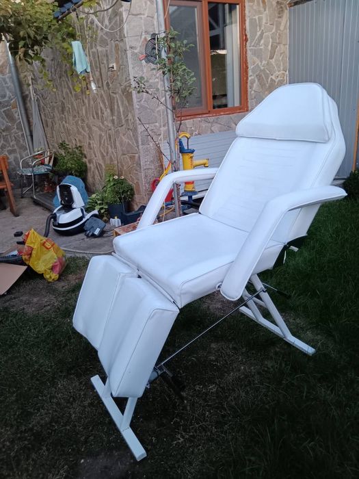 Козметичка кушетка