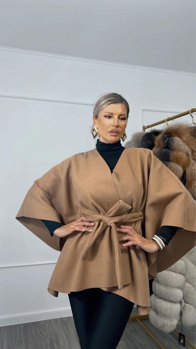 Capa deosebit de versatila si stilata marimea universala ,stofa