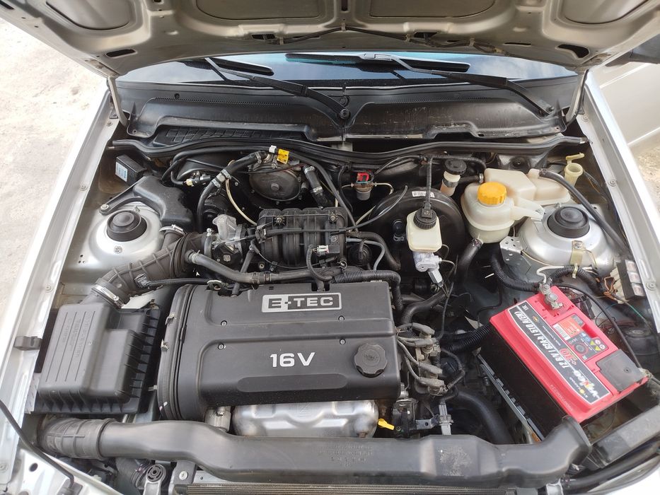 Nexia 2 1.6 sotiladi