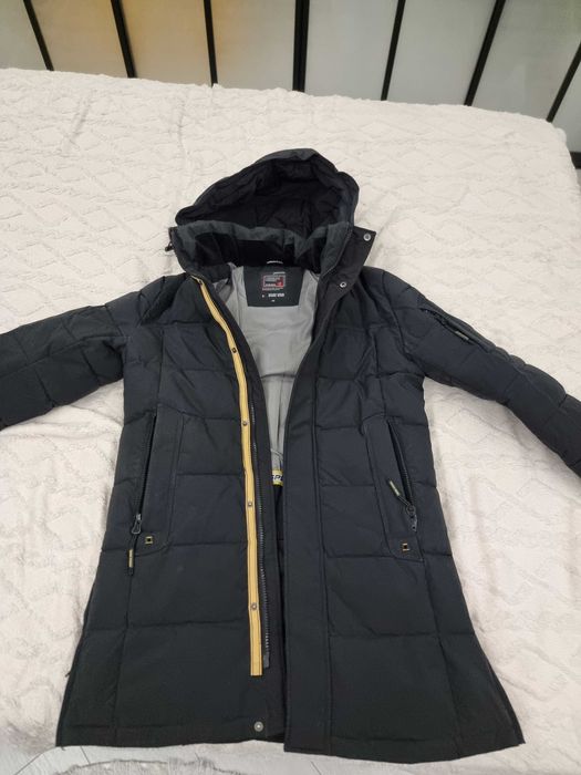 Продам детскую куртку зимнюю