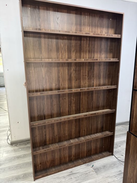 Полки в хорошем состоянии