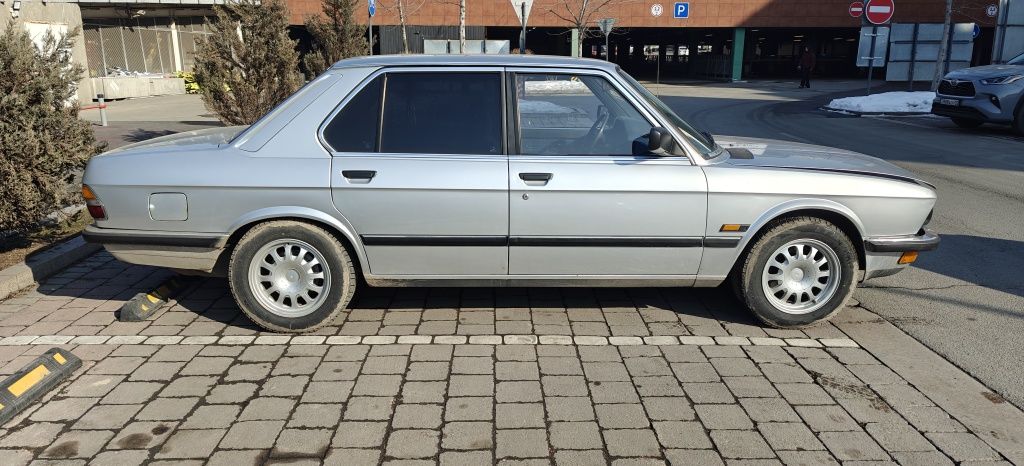 Срочно продам БМВ е28
