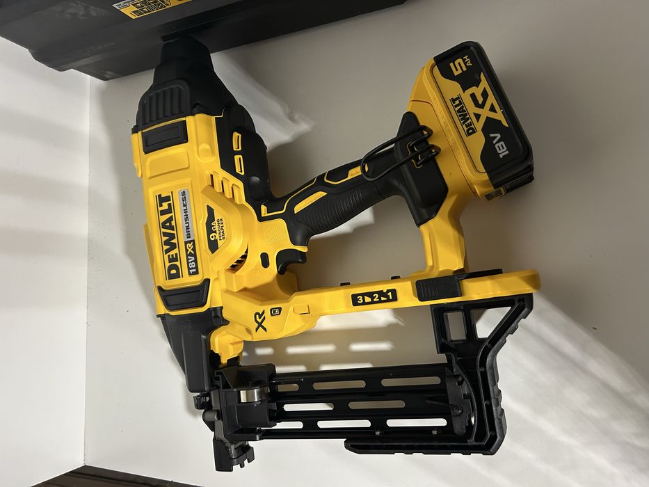 Dewalt DCFS 950 pistol de cuie tip U