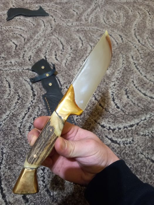 Ловен нож с дръжка от еленов рог