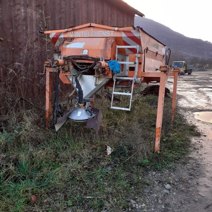 Vând camion si Sărăriță