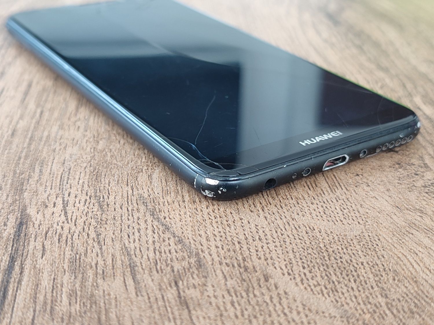 Huawei Mate 10 64GB 4GB RAM спукано стъкло