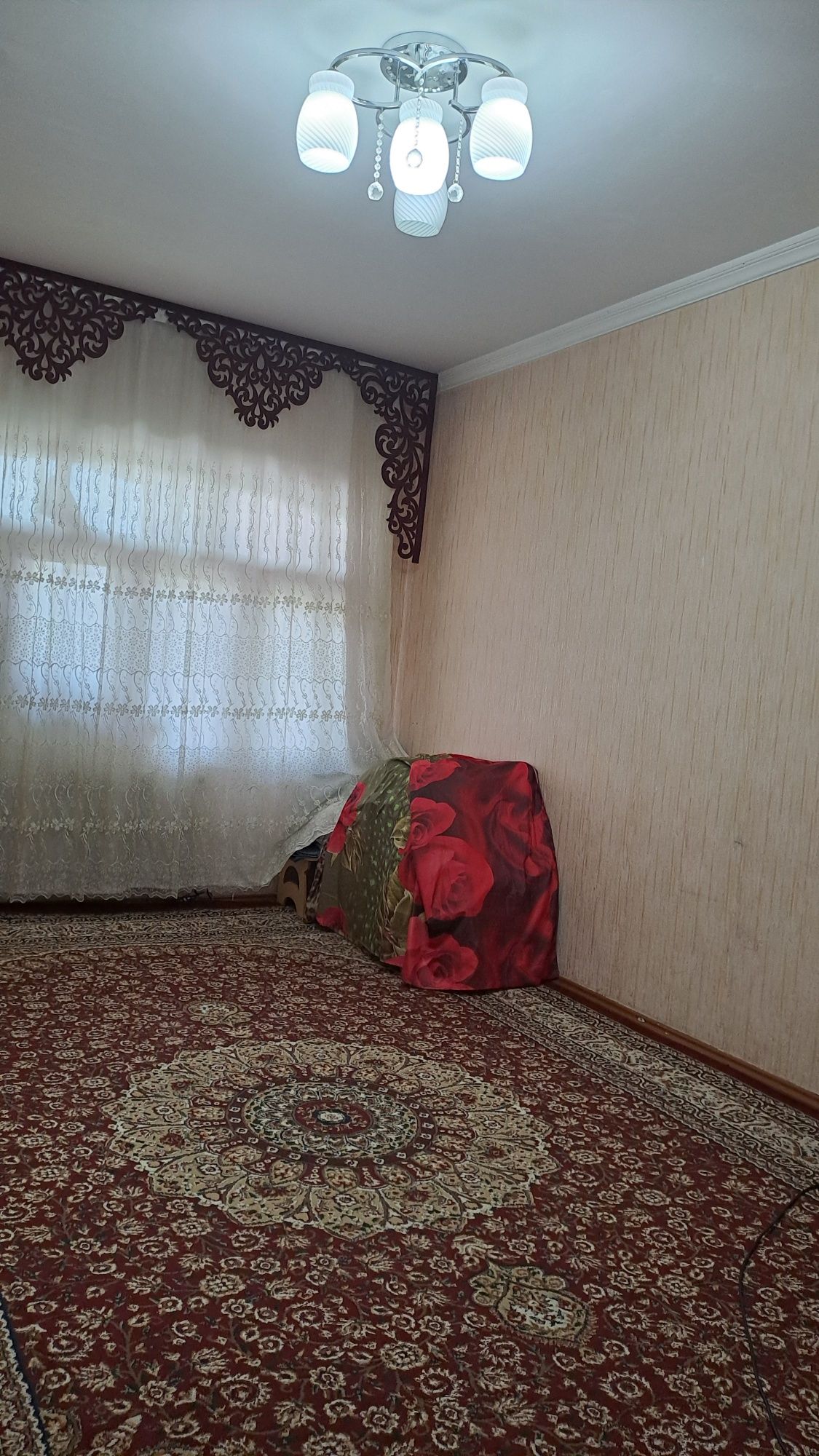 Срочно продам квартиру 2х комнату на Дустлик-1  2/4/5 не торцевой