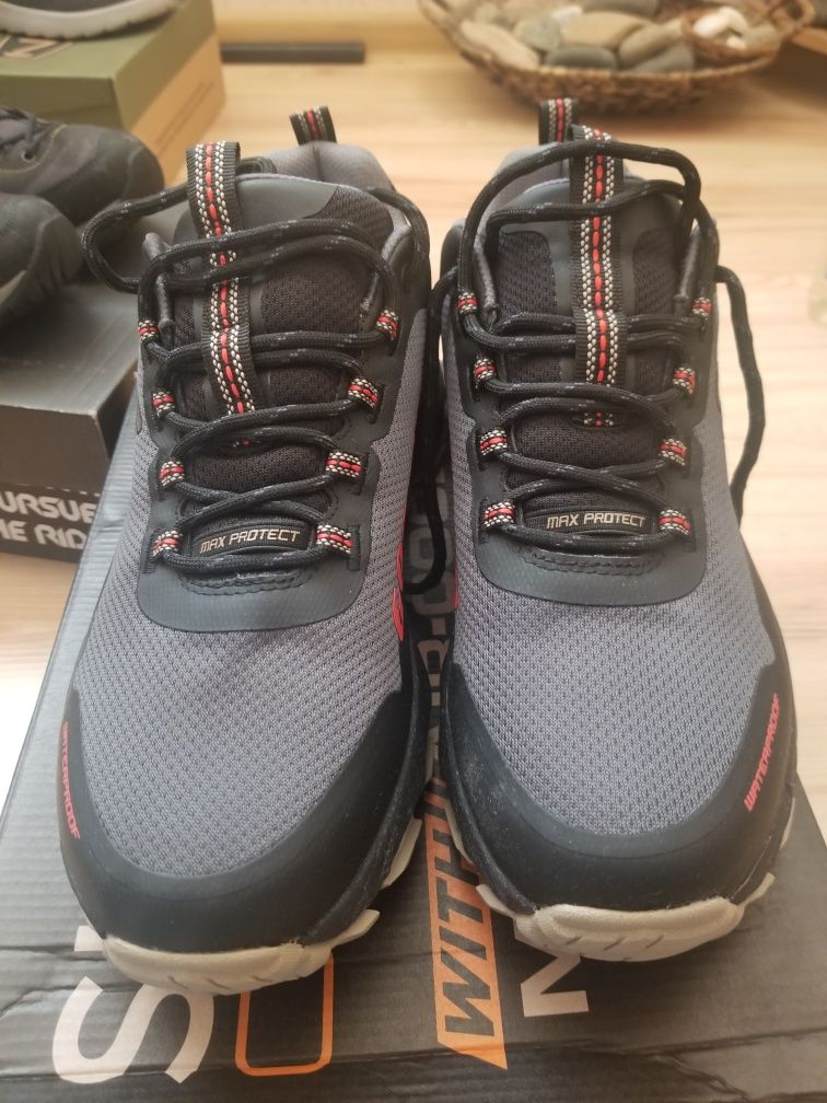 Skechers 43 GoodYear performance waterproof