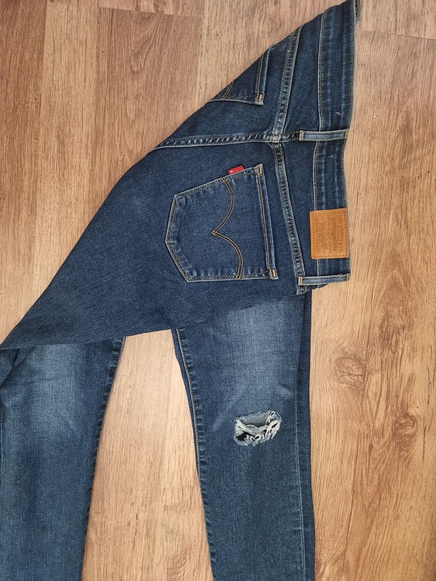 Blugi Levis skinny mas 27 cu aspect deteriorat