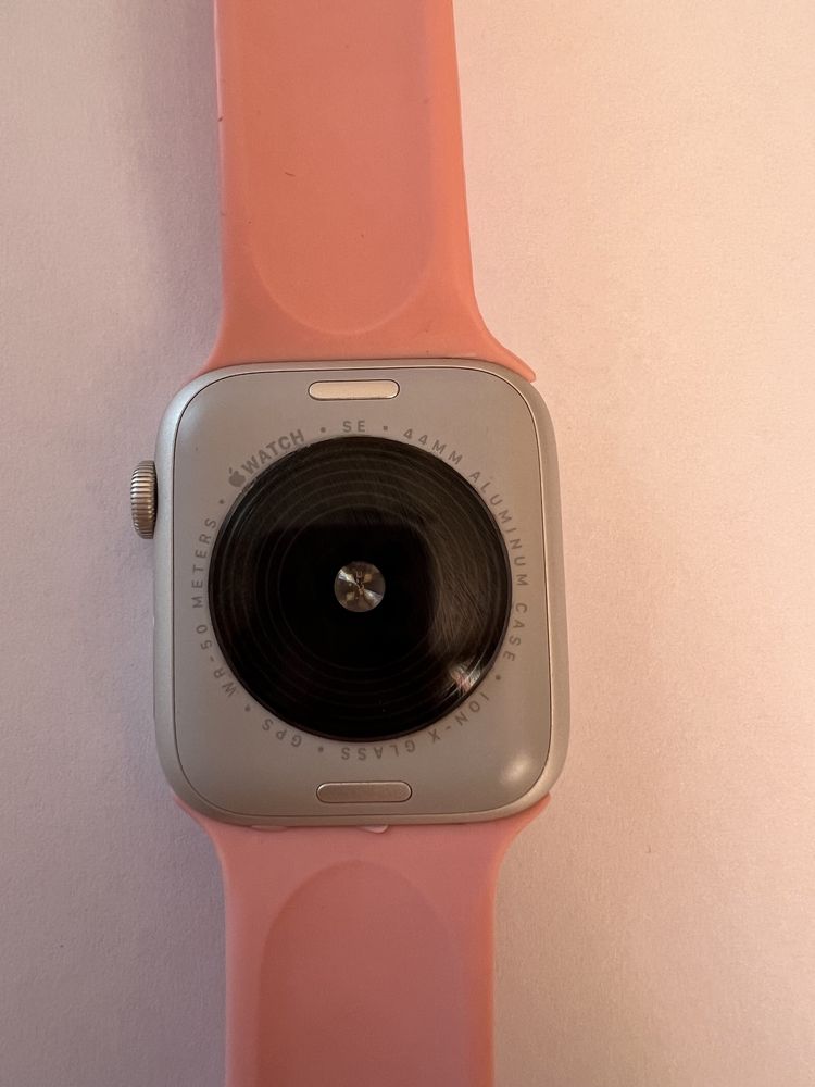 Продам apple watch SE 44 mm , серебристый