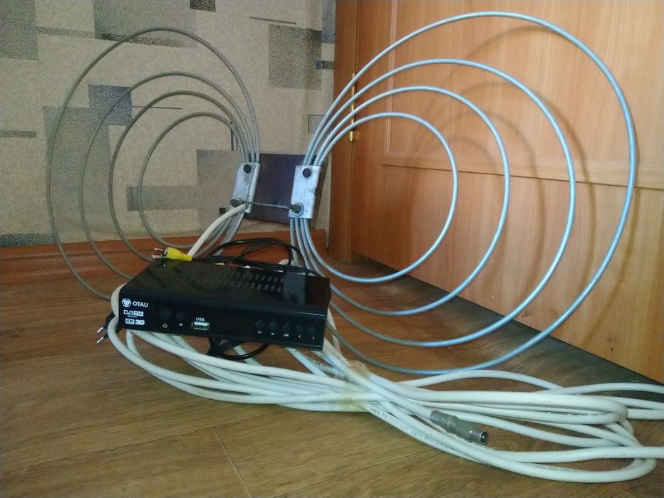 Продам уличную антену б/у и приставка