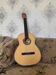 Gitara yangi holatda
