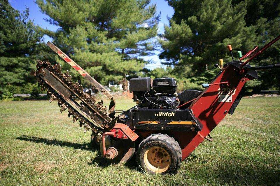 ПОД НАЕМ Каналокопач Ditch Witch 1230, Д:122 см, Ш:15 см/ гр. Казанлък