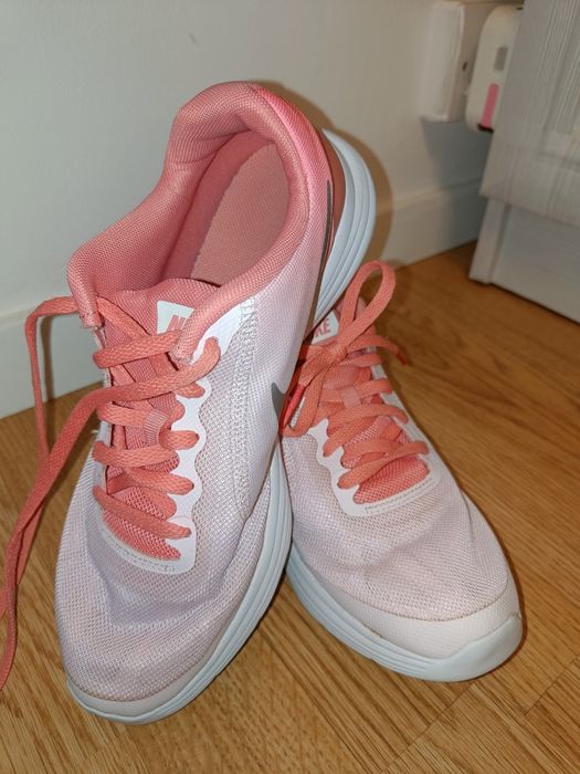 Adidasi roz nike
