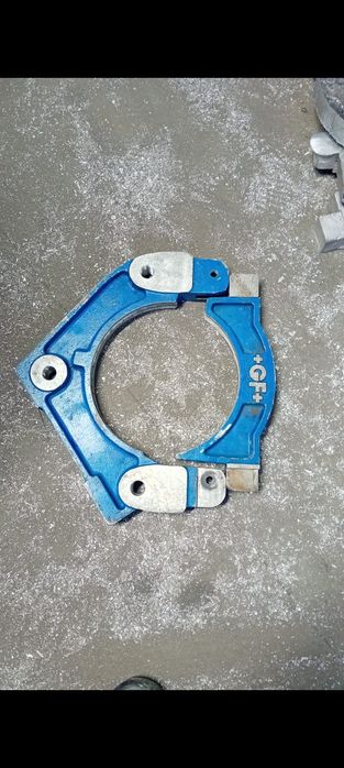 Brate aparate cap la cap