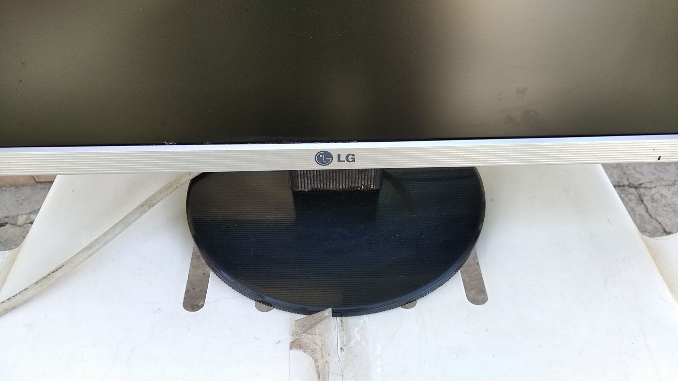 Монитор за компютър LG