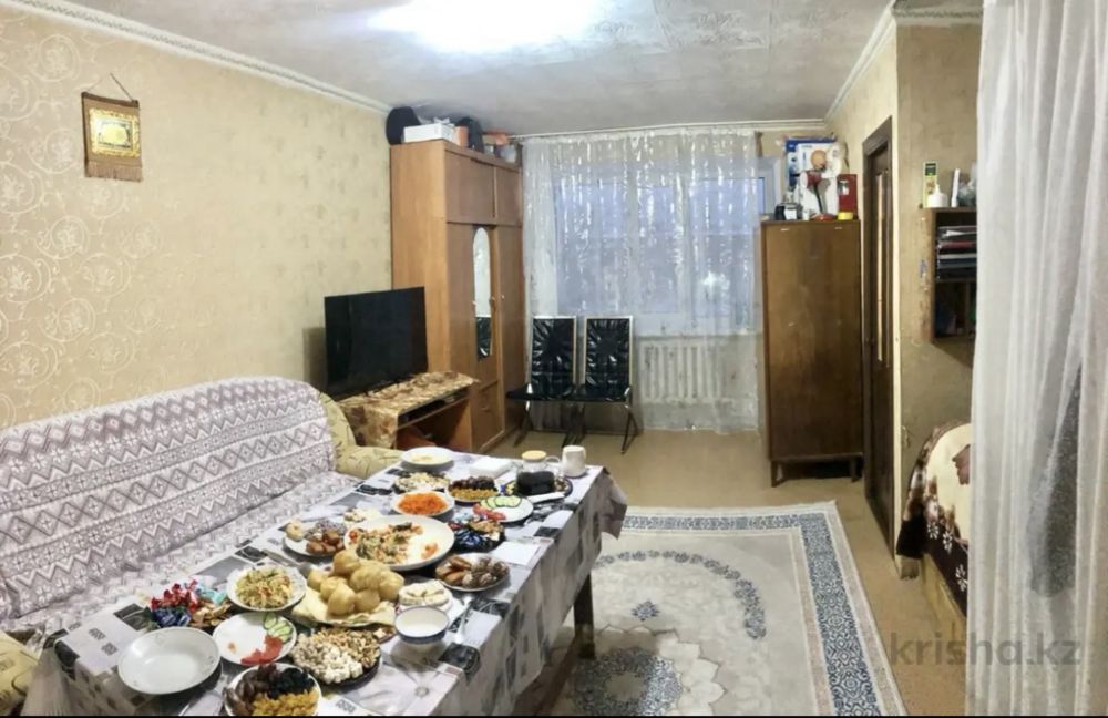 Сдаю 1 комнатную квартиру на долги срок 16 микрорайоне.