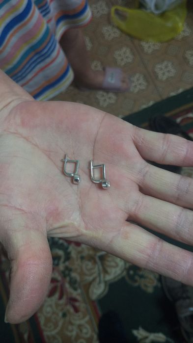 Продам серьги из белого золота с бриллиантами