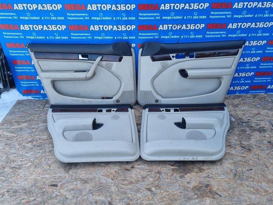 Дверные карты на Audi 100.