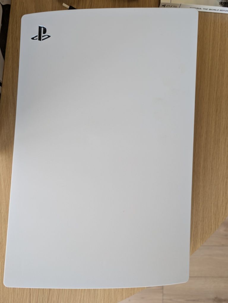 Playstation 5 с един контролер