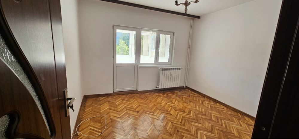 inchiriez apartament 3 camere - zona centrală - ideal pentru familie