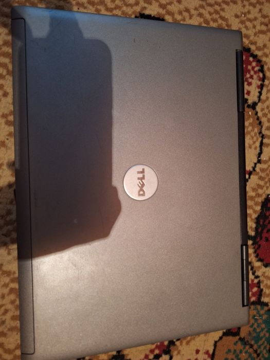 Vând laptop Dell Latitude D620, necomplet, dar nu pornește.
Nu știu ex