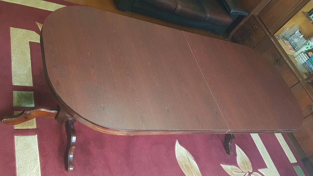 Продам деревянный стол со 12 стульями в отличном состоянии