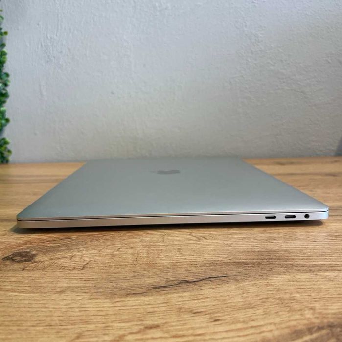 Apple MacBook Pro 15 2018 i7 512GB RAM 16GB Silver | TrueGSM