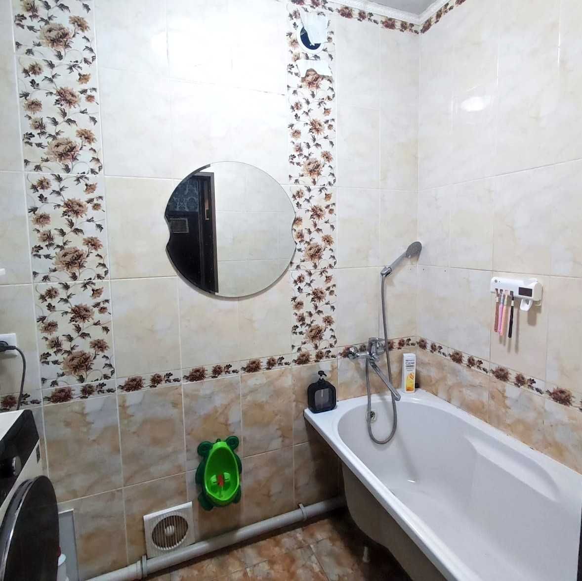 Продаю 3х комн. квартиру в центре, в кирпич. доме по ул. Аль-Фараби.