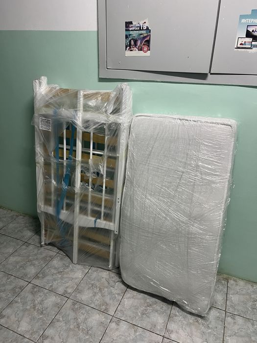 Детская кроватка с матрасом