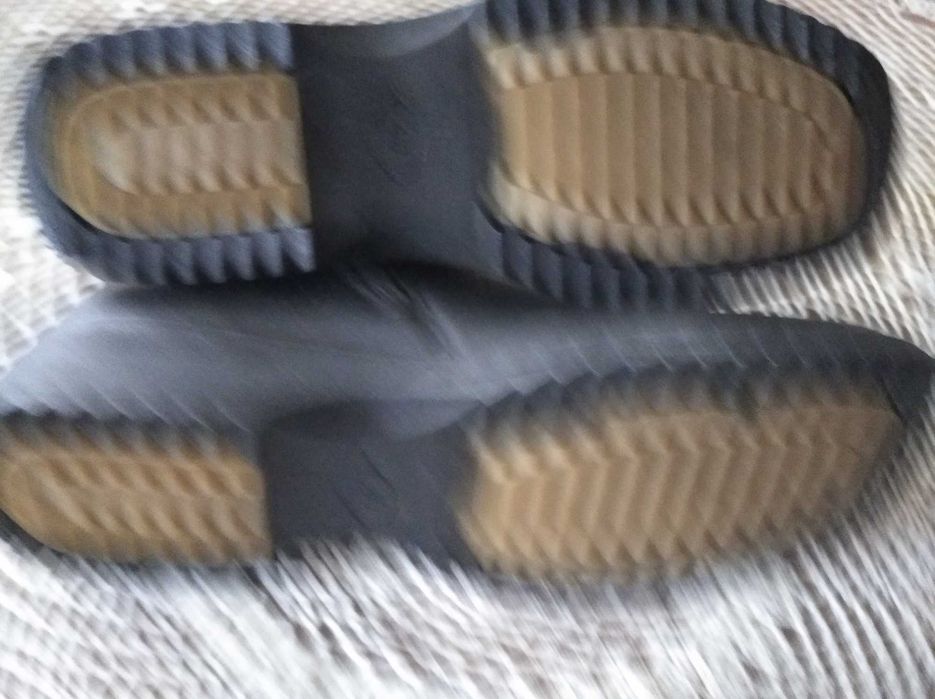 Черни дамски боти-два чифта, и кафяви ботуши