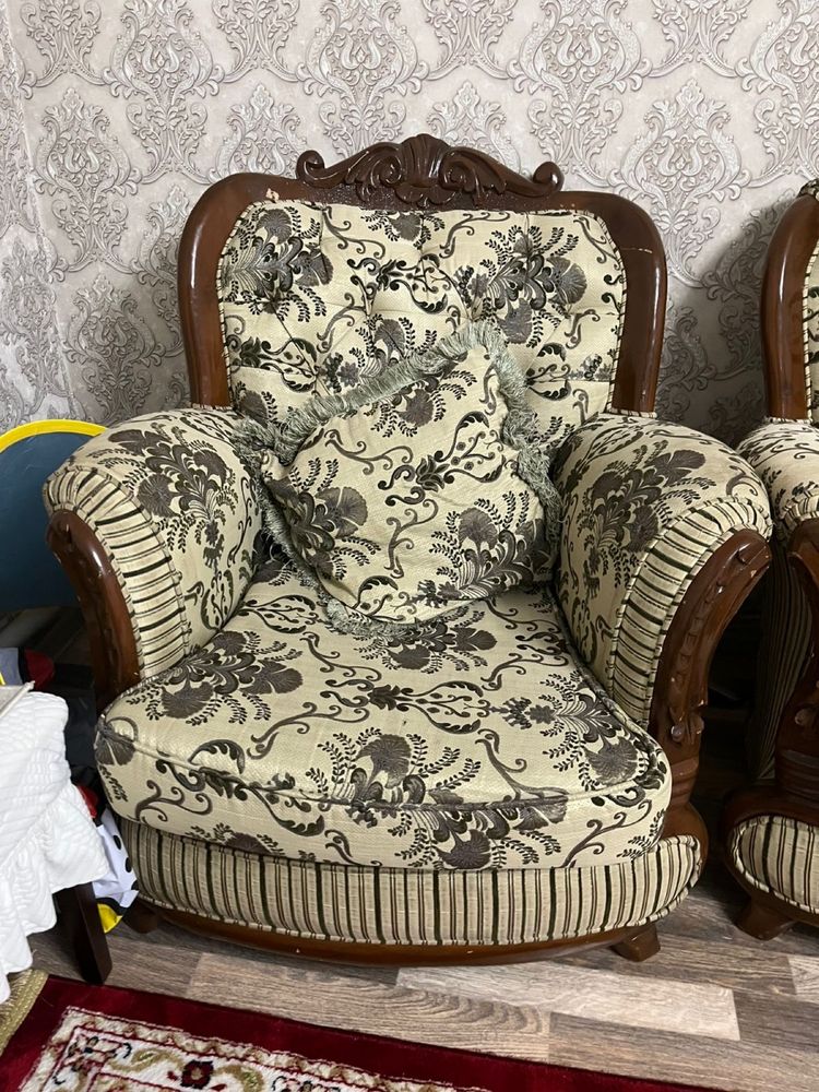 Продажа диван сервант стул