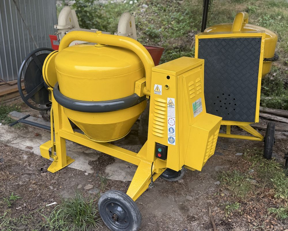 Vand 2 Betoniere 170L /250L Import Italia !