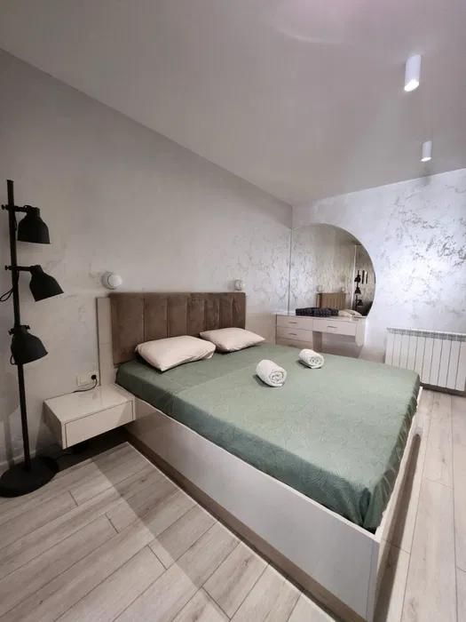 Дава се под наем Тристаен апартамент в Варна, Бриз - 102 кв.м за 2000 € - Снимка #7